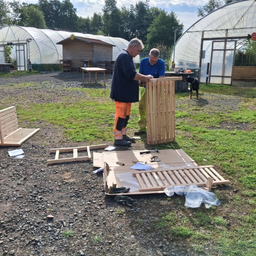 VolkerLaser colleagues volunteering at Community woods and garden in Polbeth and Calder
