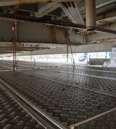 Underdeck working platform