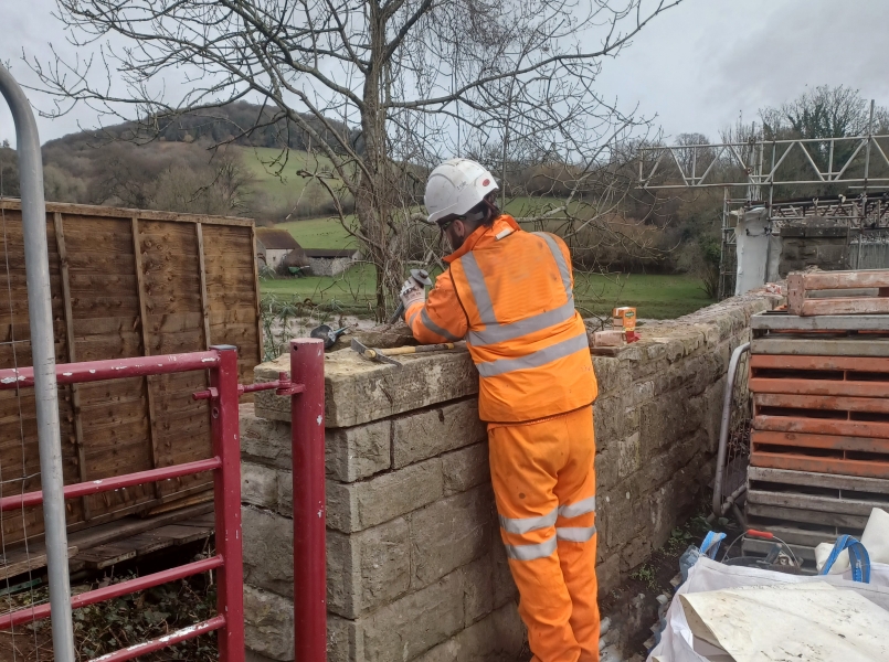 Masonry works to bridge