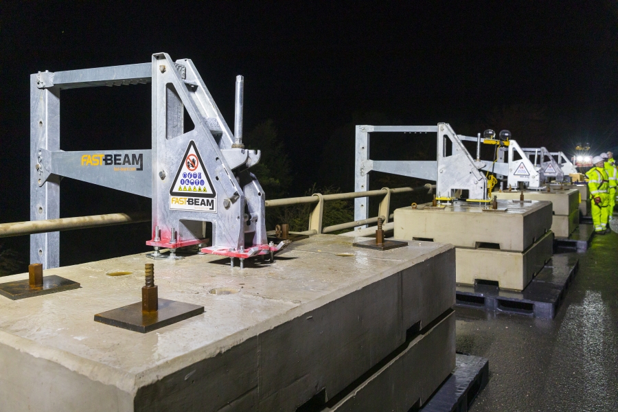 Fast Beam installation on motorway
