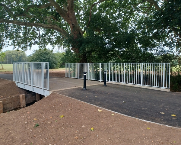 New footbridge at Kings Meadow Park, Reading