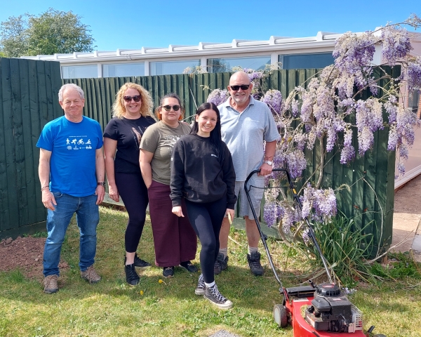 VolkerLaser colleagues volunteering at RSPCA
