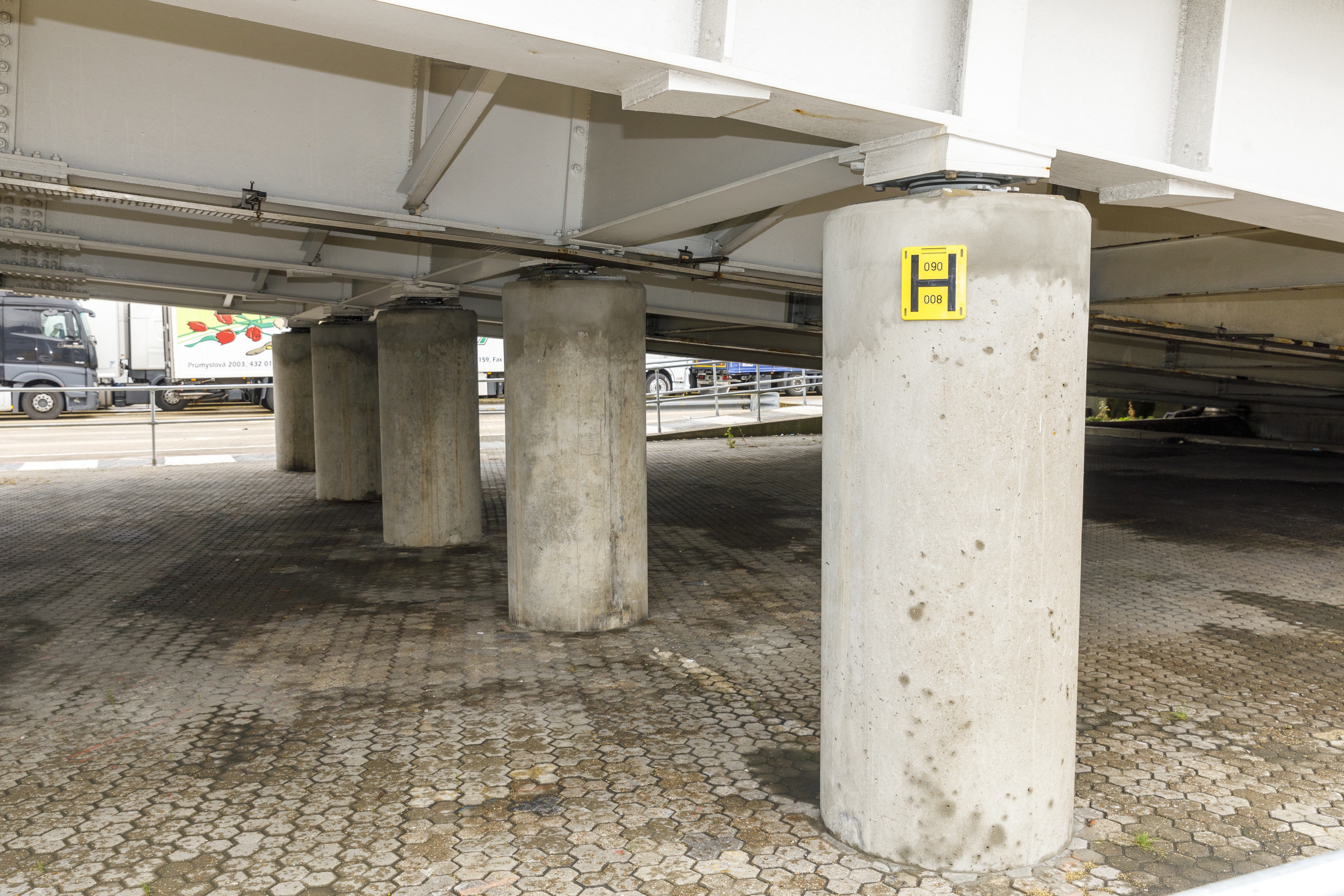 Bearing replacement at Port of Dover
