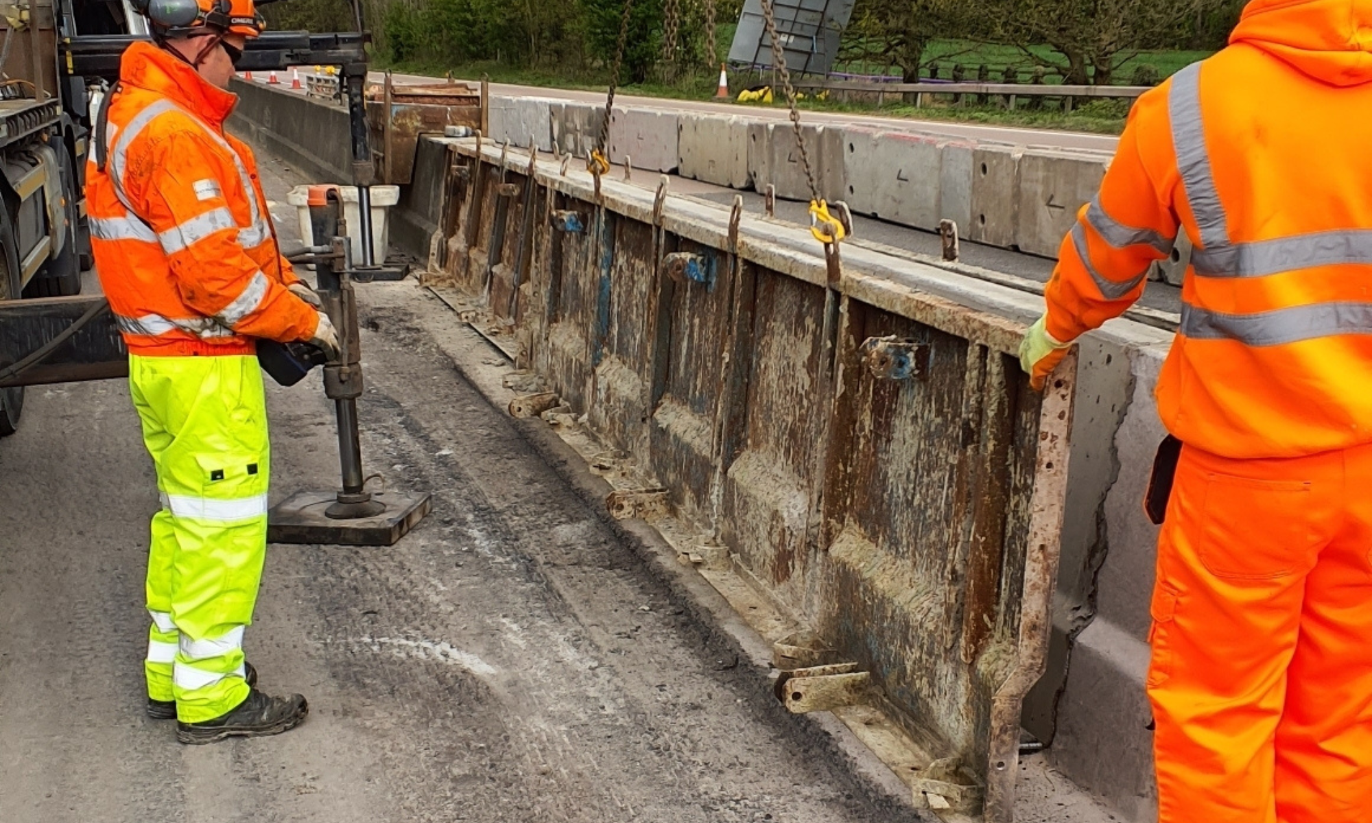 Concrete central reserve installation