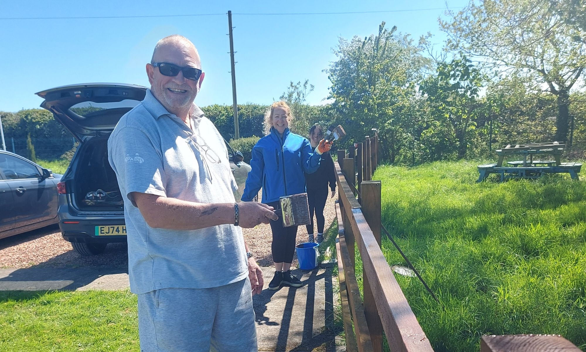 VolkerLaser colleagues volunteering at RSPCA