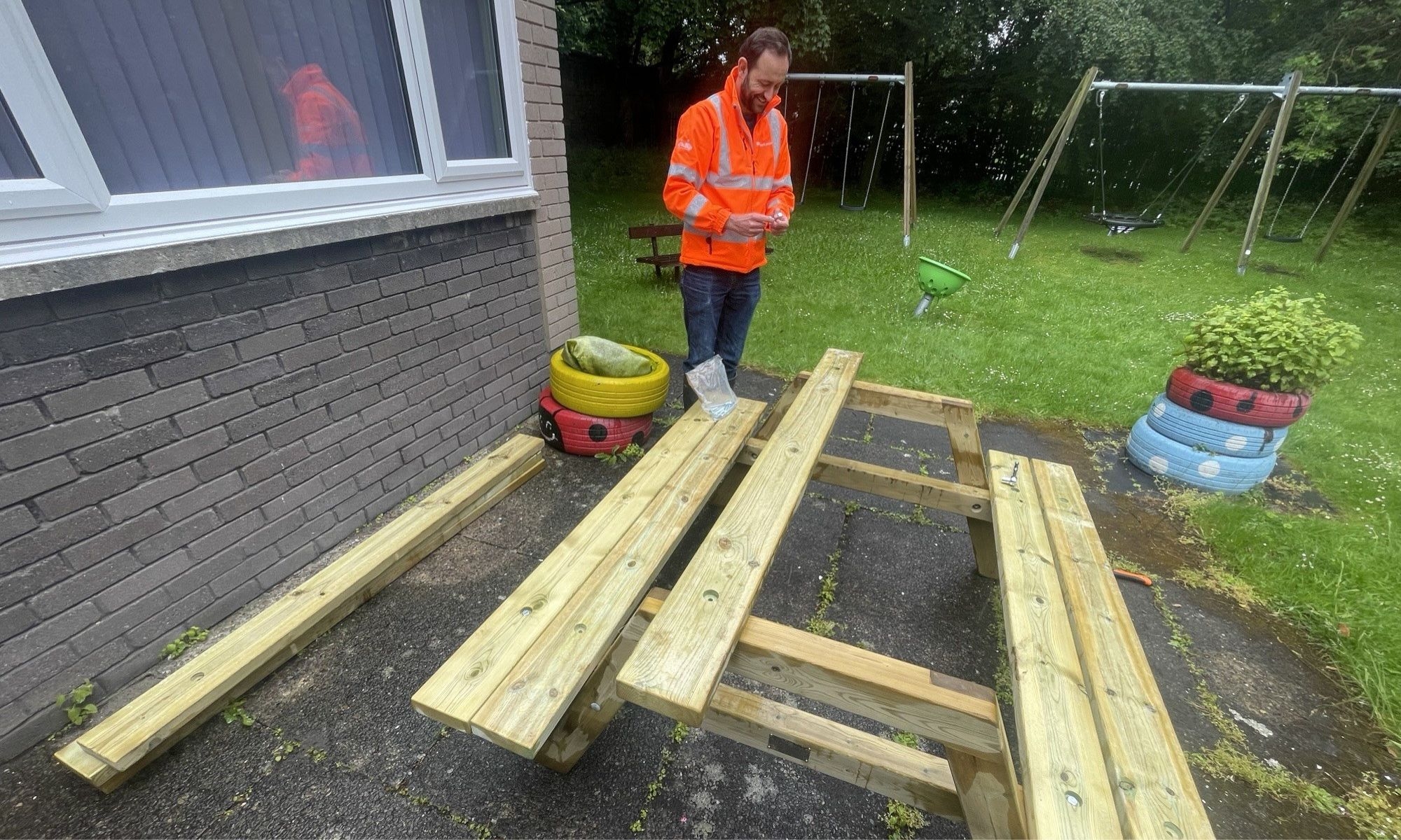 VolkerLaser team volunteering at the Welford Centre 