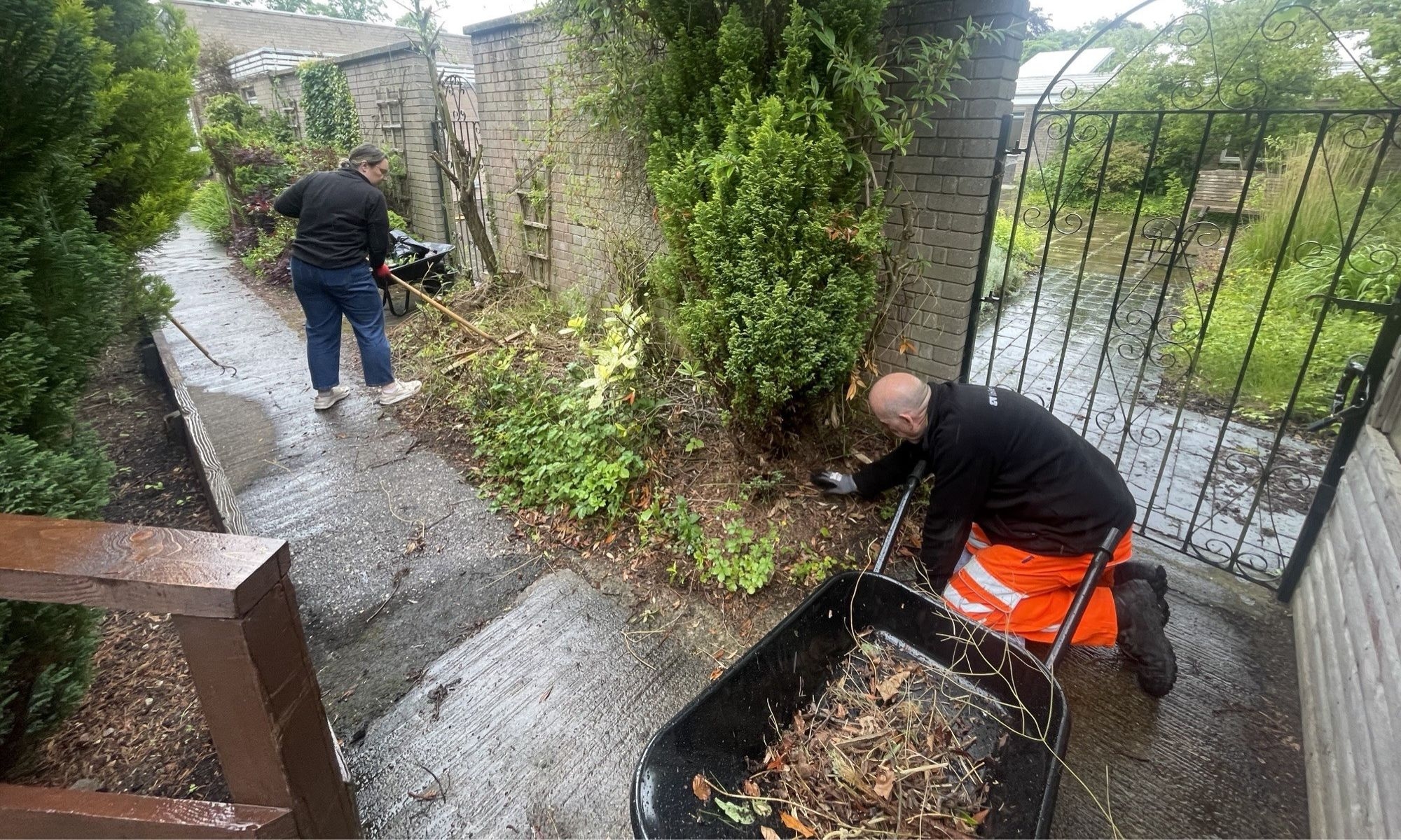 VolkerLaser team volunteering at the Welford Centre 